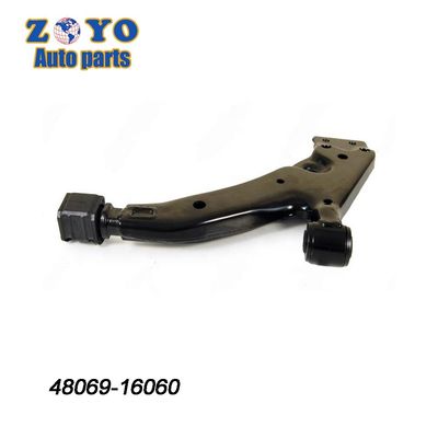 El brazo de control izquierdo para el 1998 Toyota PASEO Convertible