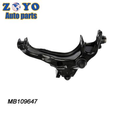 No OE MB633264 MB633265 Revestimiento de caucho natural para Mitsubishi L200 Brazo de control inferior