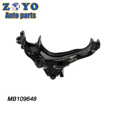 No OE MB633264 MB633265 Revestimiento de caucho natural para Mitsubishi L200 Brazo de control inferior